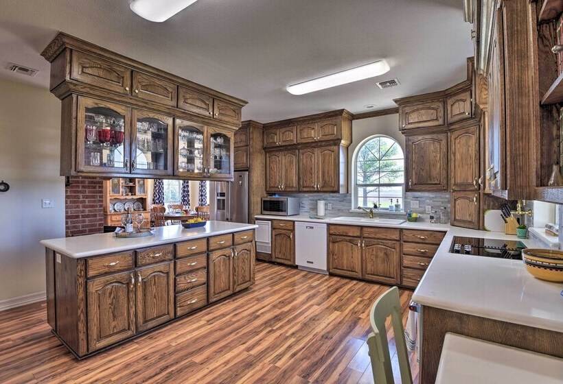 On Working Cattle Ranch W/ Patio: Bellevue Home!