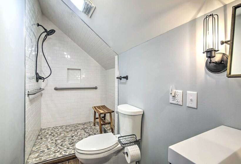 Peaceful Kansas Cottage W/ Wraparound Deck!