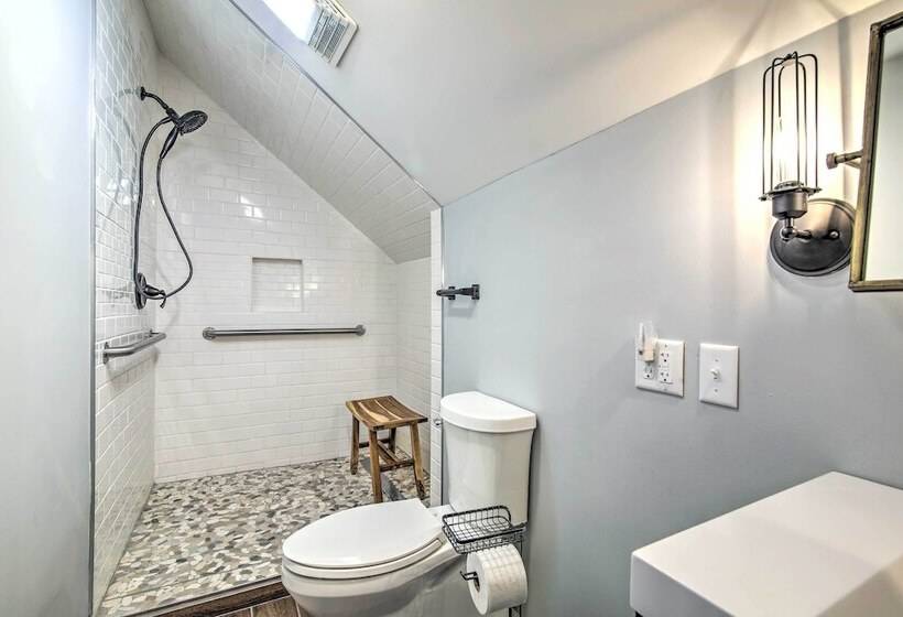 Peaceful Kansas Cottage W/ Wraparound Deck!