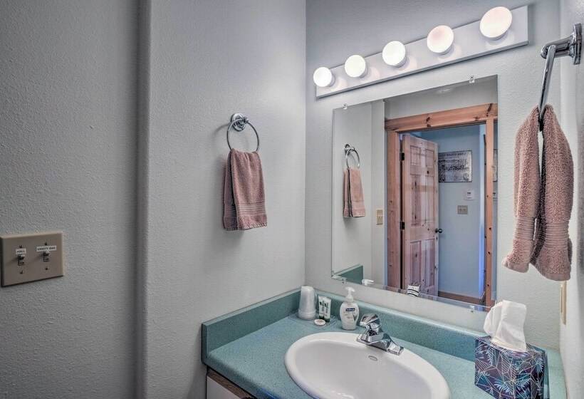 Peaceful Leadville Retreat W/ Covered Deck!