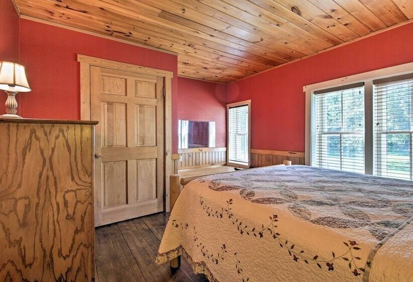 Dog Friendly Park Falls Cottage W/ 5 Acres & Lake