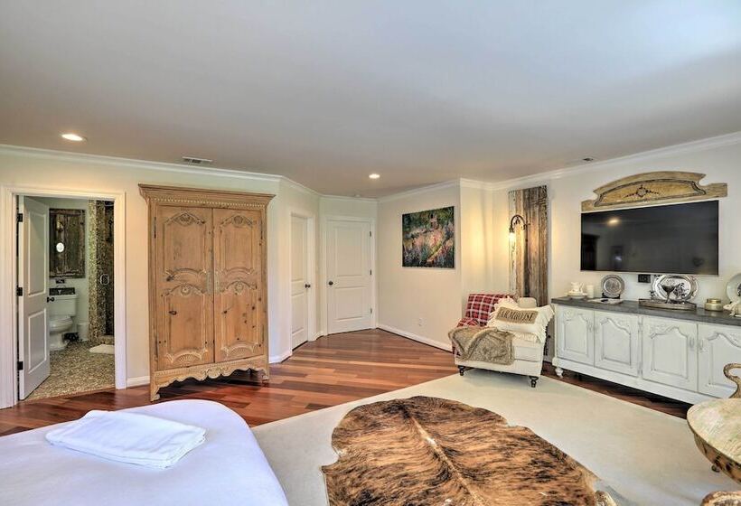 Peaceful Ranch Resort + Vineyard View, Pool Access