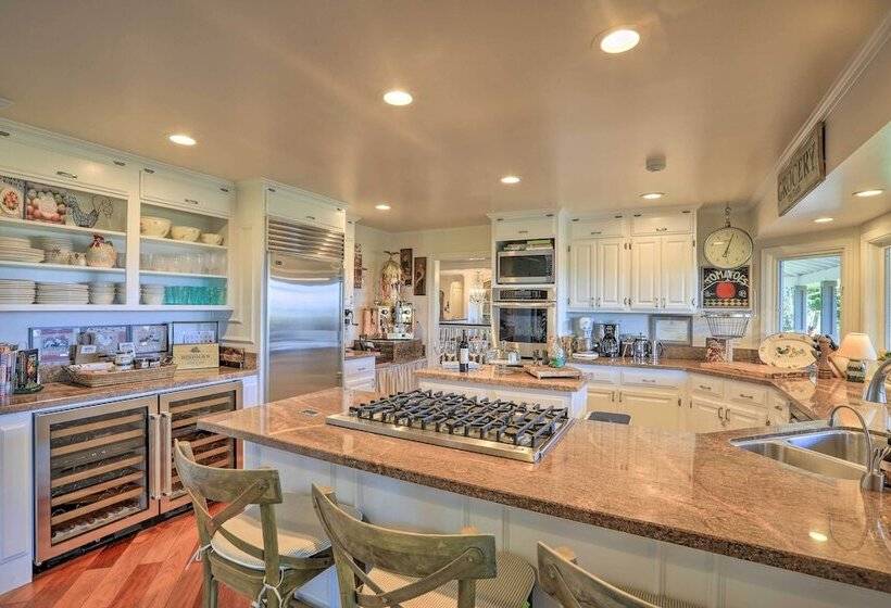 Peaceful Ranch Resort + Vineyard View, Pool Access