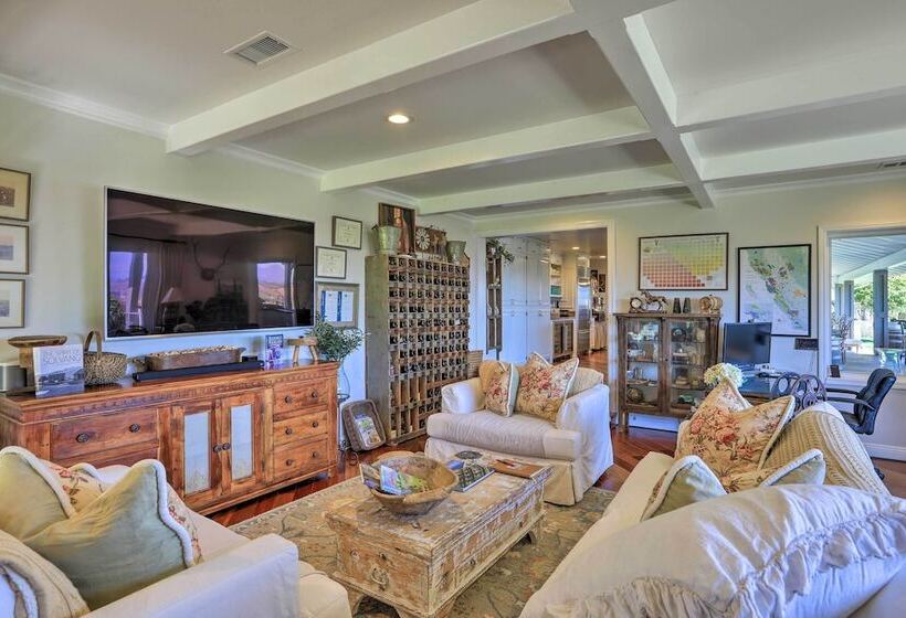 Peaceful Ranch Resort + Vineyard View, Pool Access