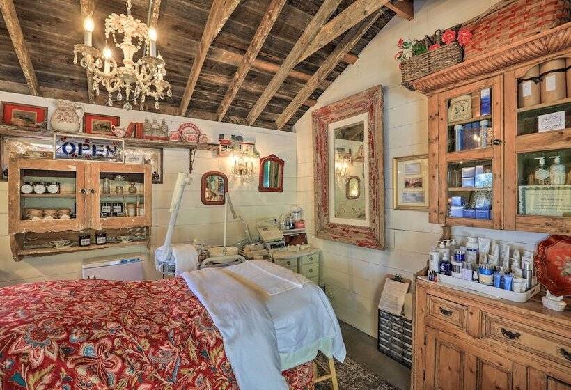 Peaceful Ranch Resort + Vineyard View, Pool Access