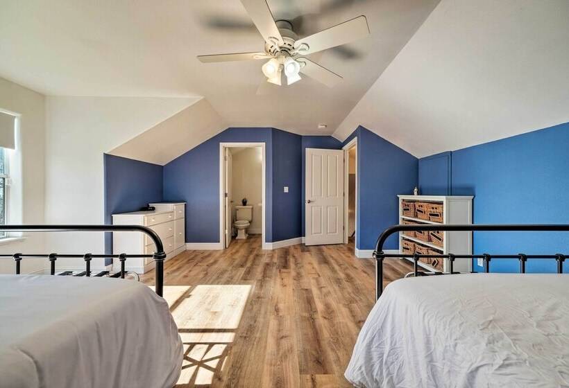 Hot Tub & Mtn Views: Peaceful Columbia Retreat!