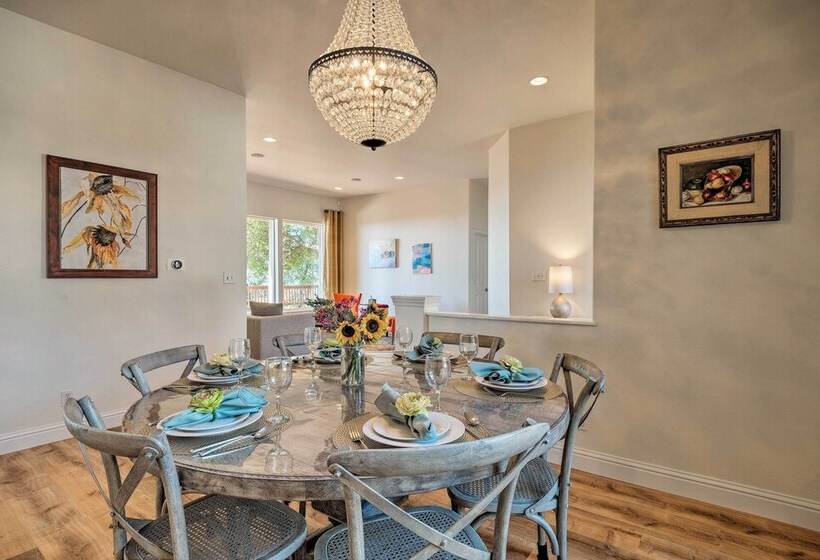 Hot Tub & Mtn Views: Peaceful Columbia Retreat!