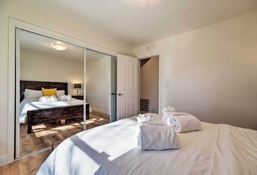 Hot Tub & Mtn Views: Peaceful Columbia Retreat!