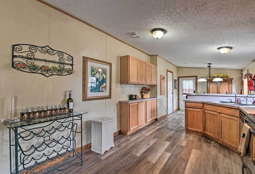 Peaceful Silver Springs Property   Pets Welcome!