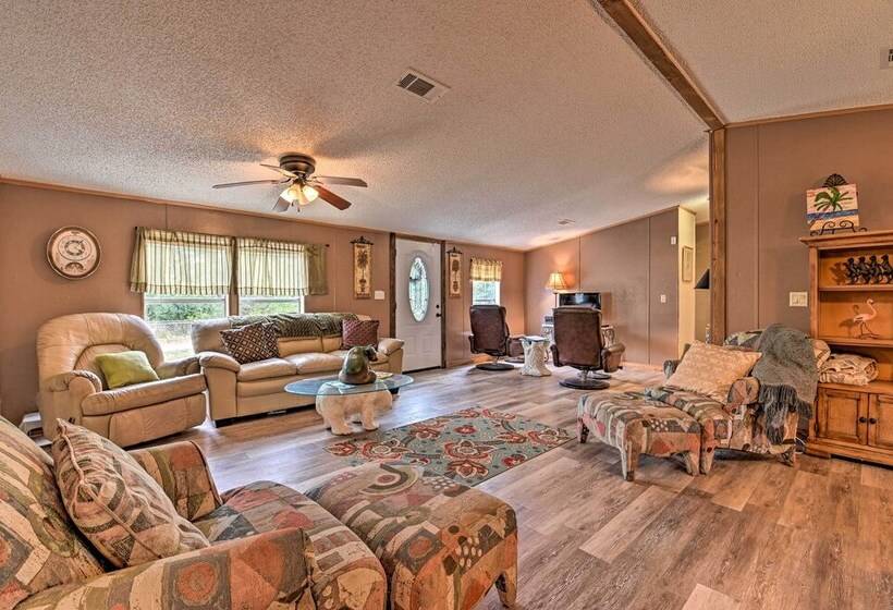 Peaceful Silver Springs Property   Pets Welcome!