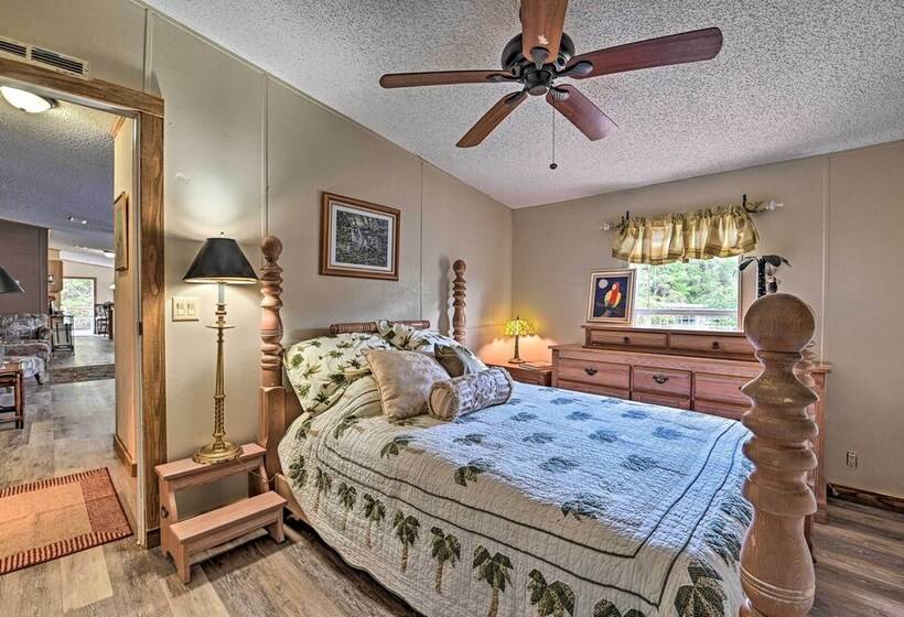 Peaceful Silver Springs Property   Pets Welcome!