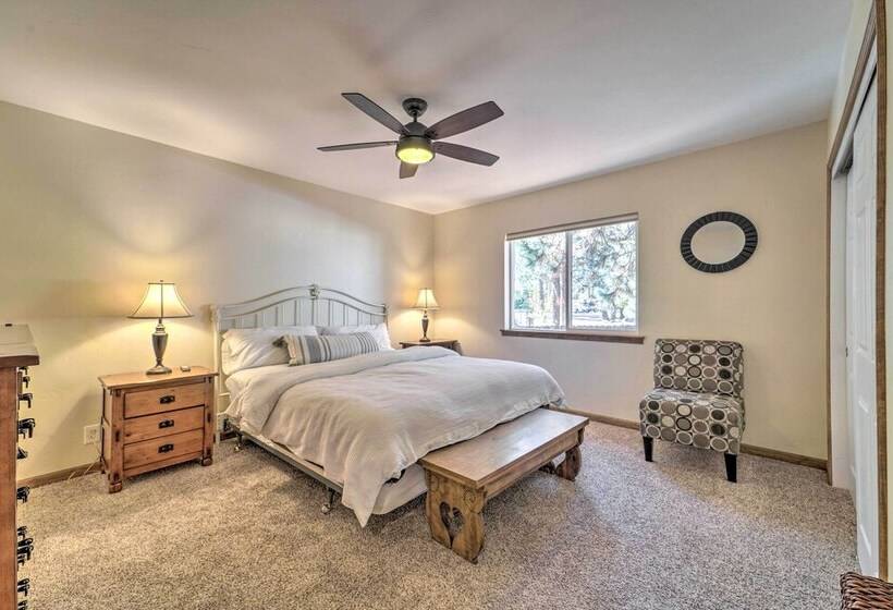 Truckee Cottage W/ Fenced Yard & Lake Donner Views