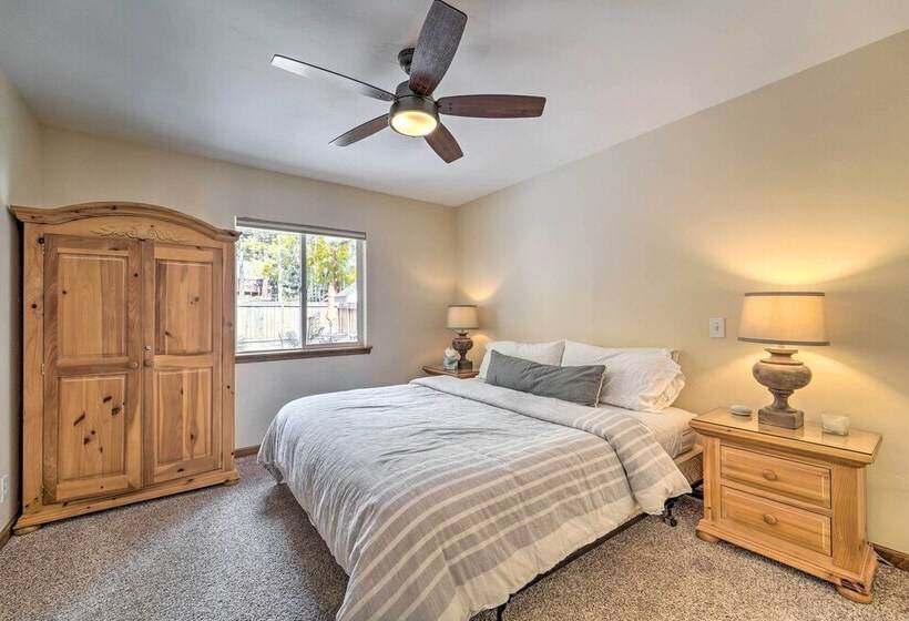 Truckee Cottage W/ Fenced Yard & Lake Donner Views