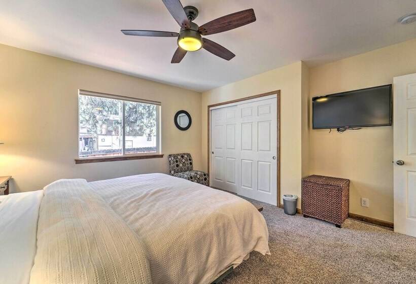 Truckee Cottage W/ Fenced Yard & Lake Donner Views