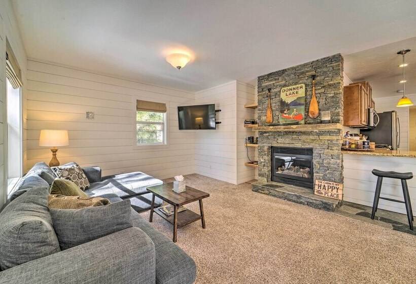 Truckee Cottage W/ Fenced Yard & Lake Donner Views