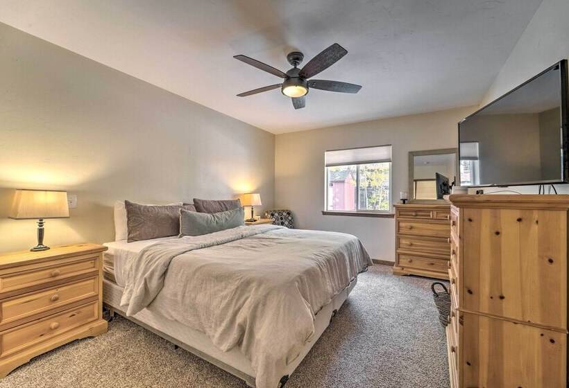 Truckee Cottage W/ Fenced Yard & Lake Donner Views