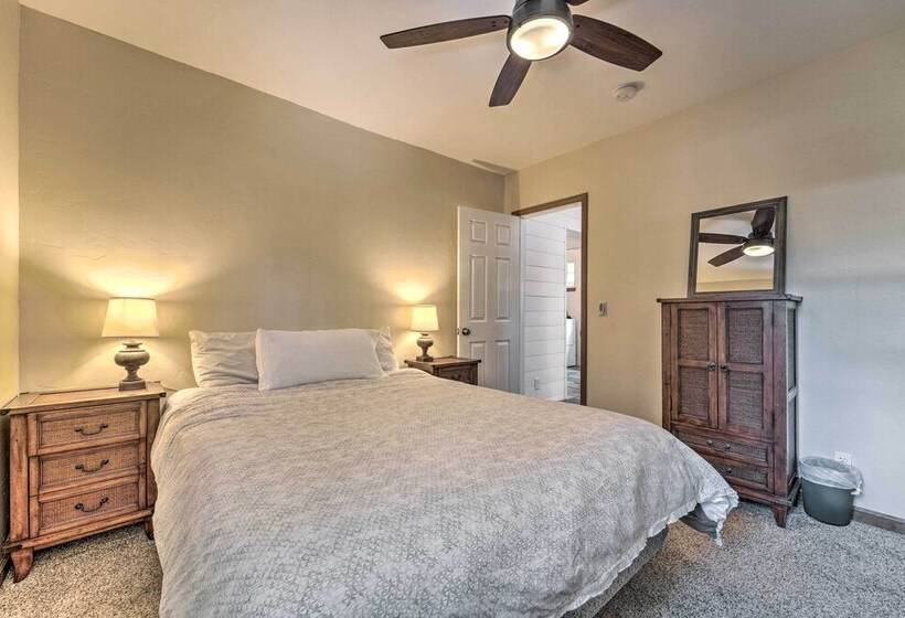 Truckee Cottage W/ Fenced Yard & Lake Donner Views