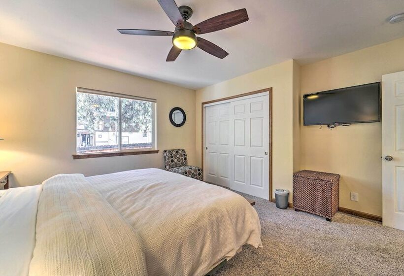 Truckee Cottage W/ Fenced Yard & Lake Donner Views