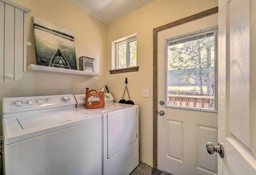 Truckee Cottage W/ Fenced Yard & Lake Donner Views