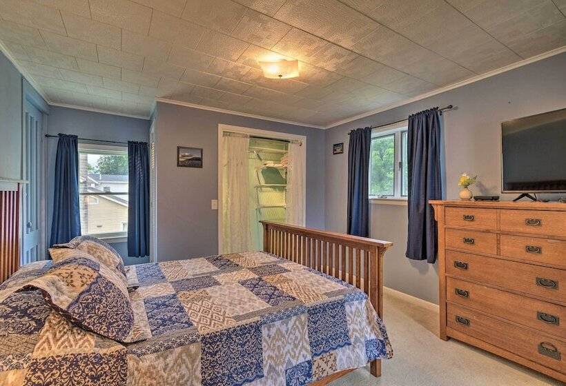 Penn Yan Escape W/ Yard, 1 Mi To Keuka Lake!