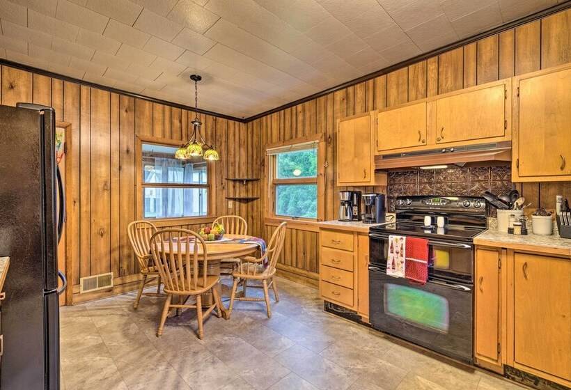 Penn Yan Escape W/ Yard, 1 Mi To Keuka Lake!