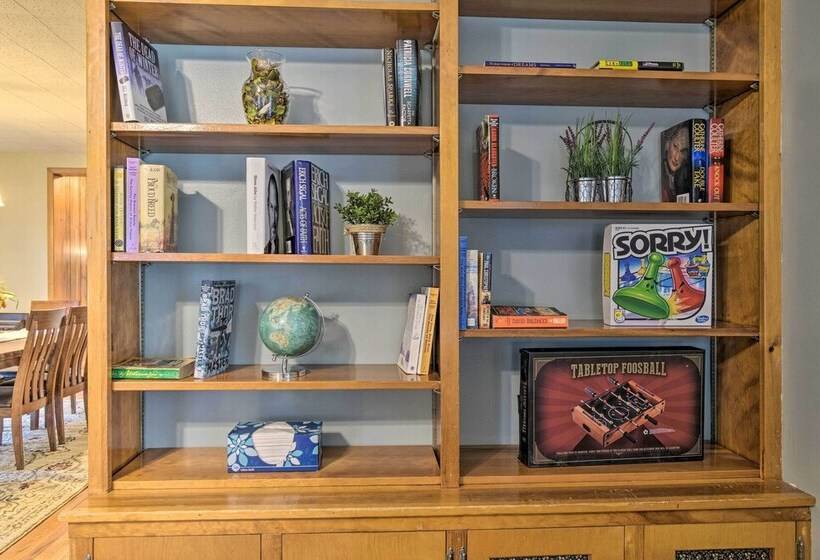 Penn Yan Escape W/ Yard, 1 Mi To Keuka Lake!