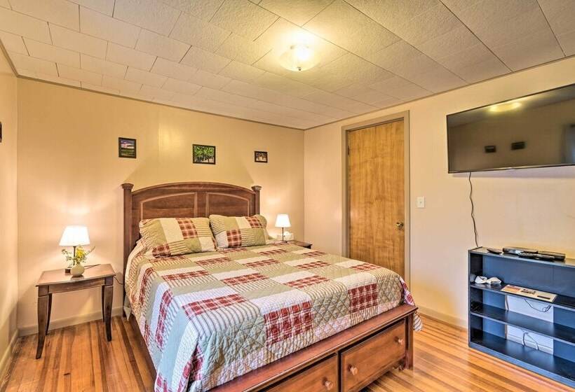 Penn Yan Escape W/ Yard, 1 Mi To Keuka Lake!