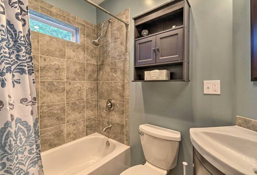 Penn Yan Escape W/ Yard, 1 Mi To Keuka Lake!