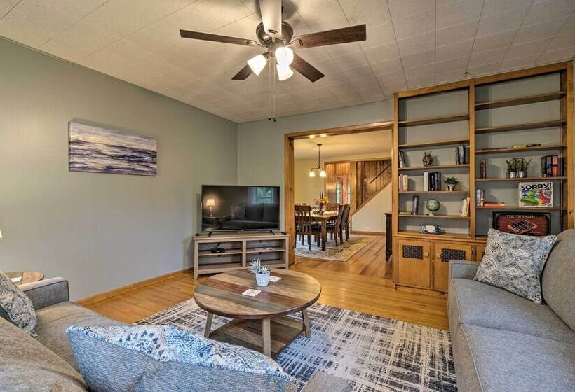 Penn Yan Escape W/ Yard, 1 Mi To Keuka Lake!