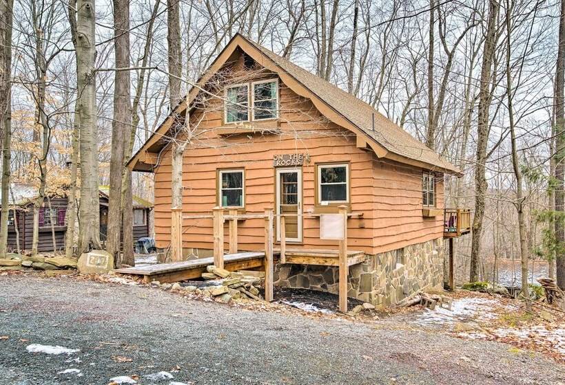 Lake Ariel Cabin W/ Community Pool & Lake Access!