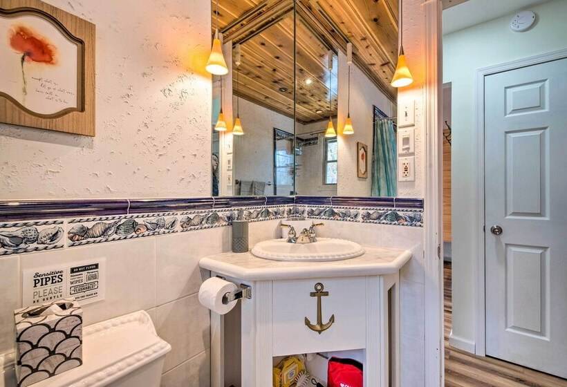 Lake Ariel Cabin W/ Community Pool & Lake Access!