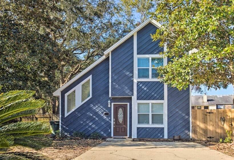 Pet Friendly A Frame Retreat Near Dtwn + Beaches!