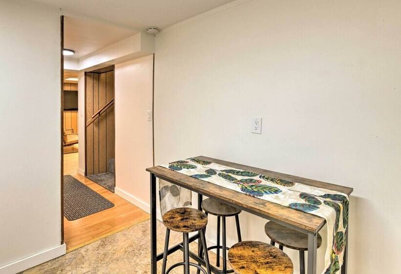 Pet Friendly Anchorage Gem: Walkable Location