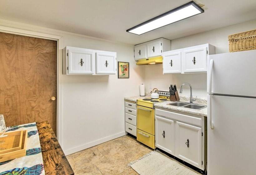 Pet Friendly Anchorage Gem: Walkable Location