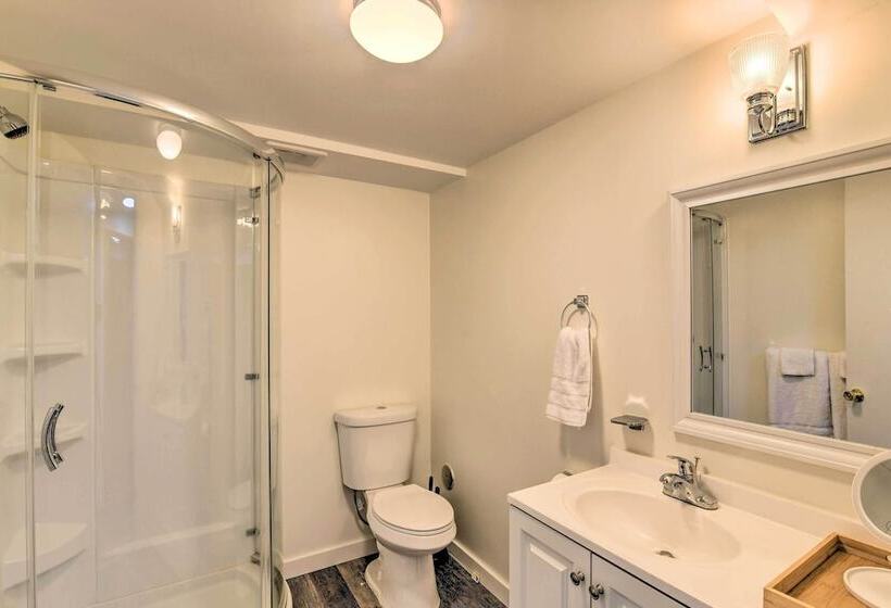 Pet Friendly Anchorage Gem: Walkable Location