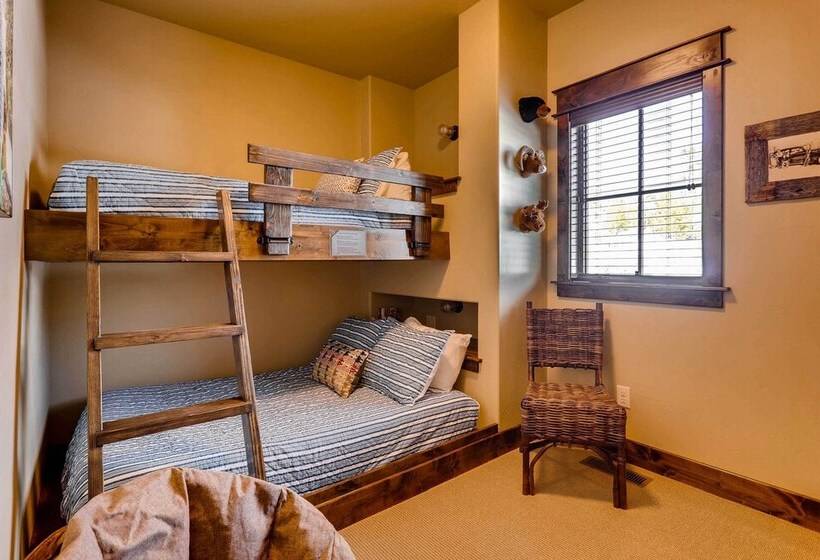 Dog Friendly Cabin In The Heart Of Grand Lake!