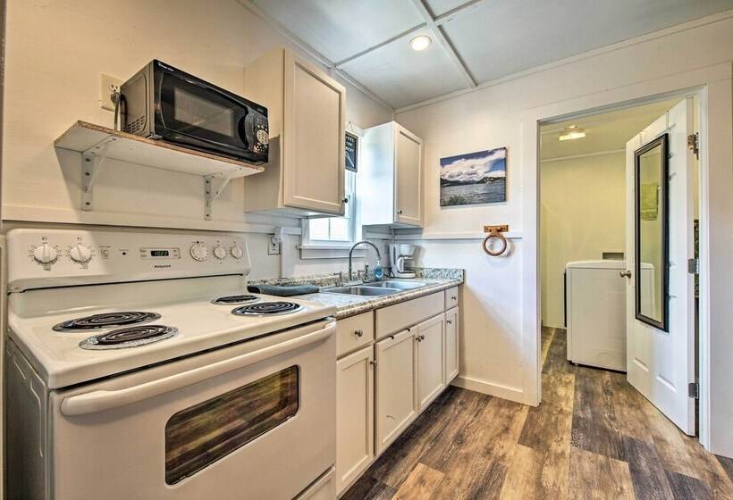 Pet Friendly Canyon Lake Studio: Fish, Boat, Relax