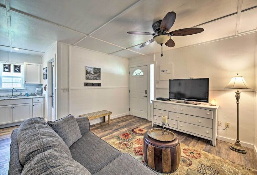 Pet Friendly Canyon Lake Studio: Fish, Boat, Relax