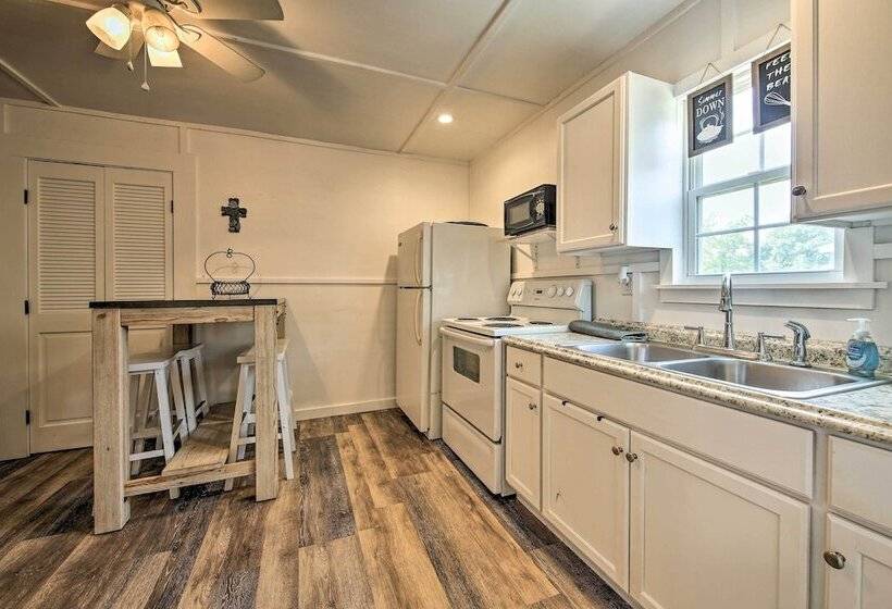 Pet Friendly Canyon Lake Studio: Fish, Boat, Relax