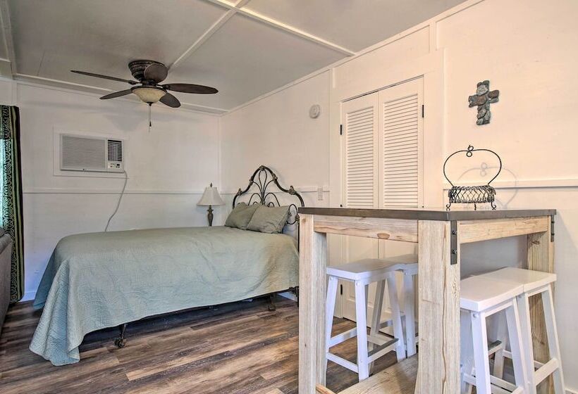 Pet Friendly Canyon Lake Studio: Fish, Boat, Relax