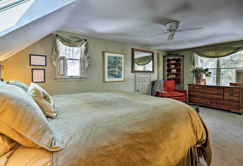 Pet Friendly Cape Cod Home W/ Deck 2 Mi To Beaches