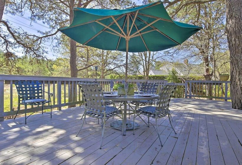 Pet Friendly Cape Cod Home W/ Deck 2 Mi To Beaches