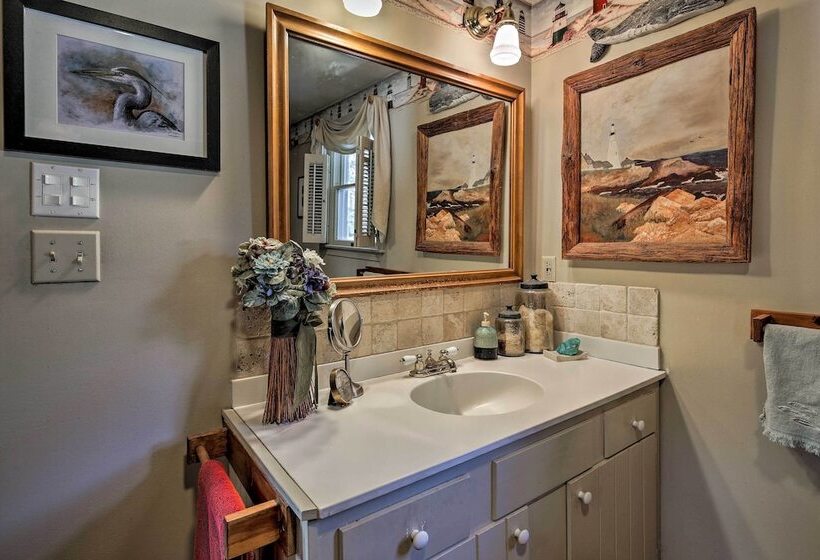 Pet Friendly Cape Cod Home W/ Deck 2 Mi To Beaches
