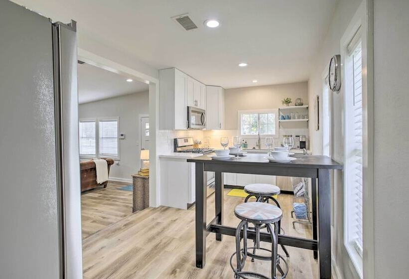 Pet Friendly Cottage, 3 Blocks To Main St!