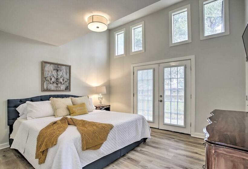 Pet Friendly Cottage, 3 Blocks To Main St!