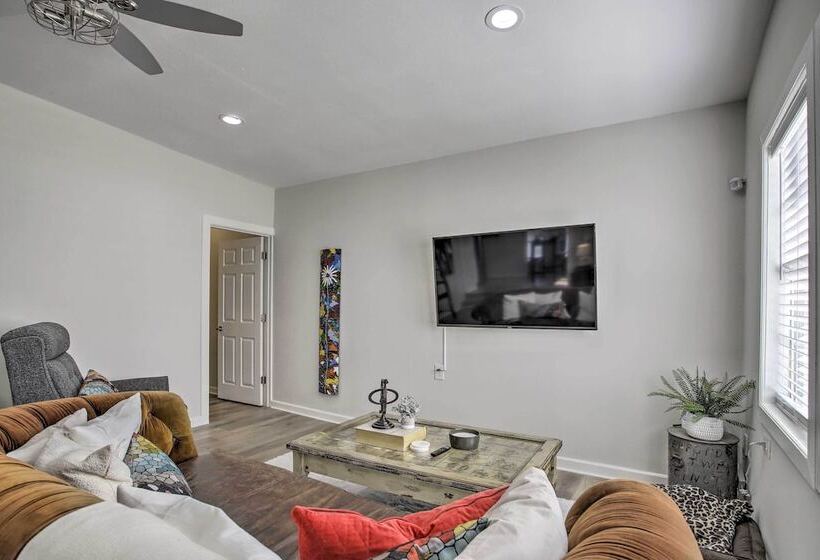 Pet Friendly Cottage, 3 Blocks To Main St!