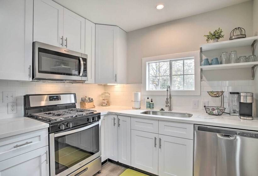 Pet Friendly Cottage, 3 Blocks To Main St!