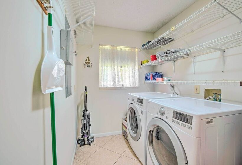 Pet Friendly Inglis Retreat W/ Lake + Dock!