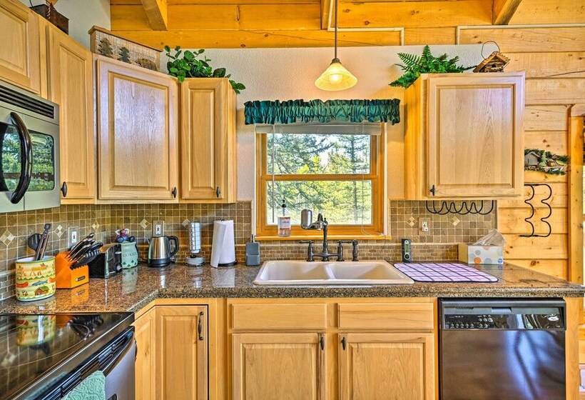 Peaceful Jefferson Cabin W/ Deck   Pets Welcome!