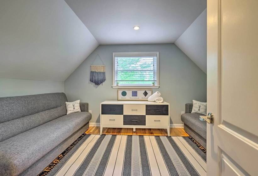 Near Lakes & Resorts: Pet Friendly Long Pond Abode